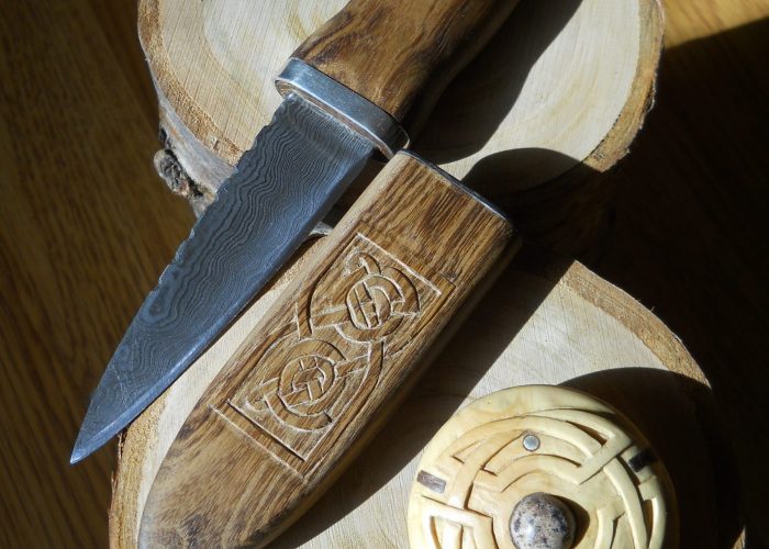 Sgian dubh Scottish knife with woodcarving on sheath from national dress to be worn with a kilt with a kiltpin